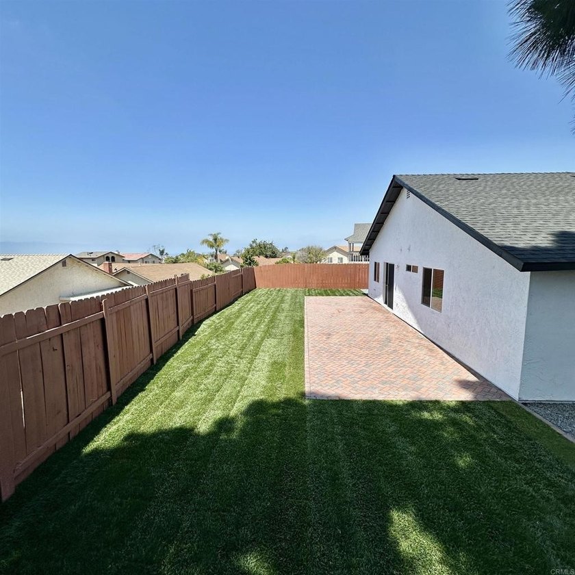 Beautifully updated single-story home: 4 bedrooms, 2 full baths - photo 30
