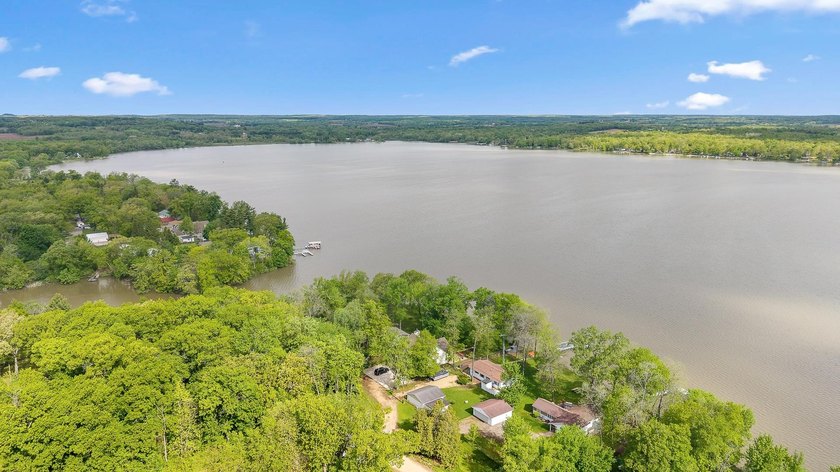 Experience the charm of lake living in this charming 3-bed - photo 33