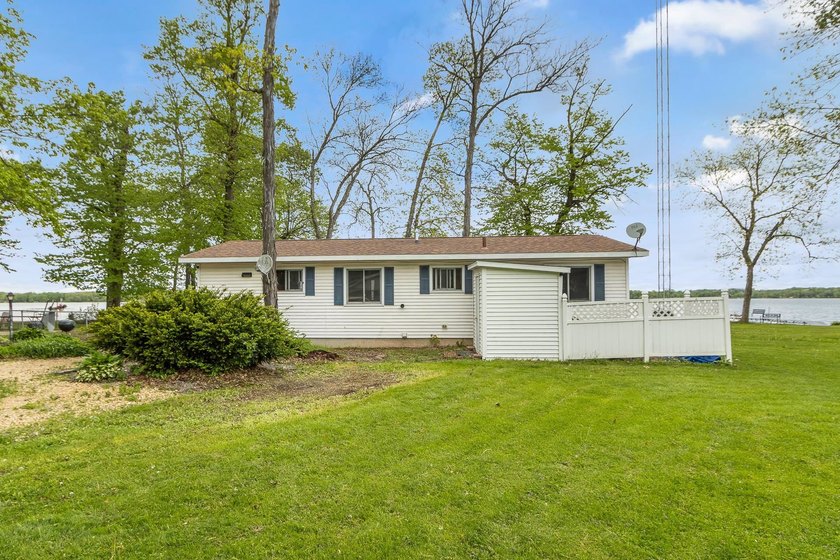 Experience the charm of lake living in this charming 3-bed - photo 53