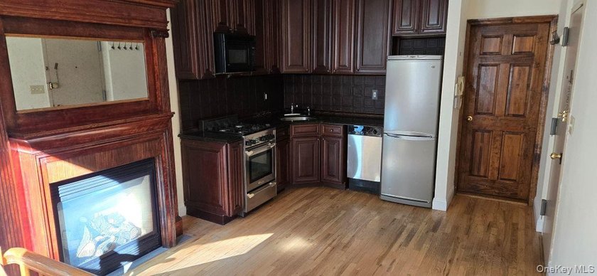 Brick Townhouse on one of Harlem's most beautiful tree-lined - photo 2