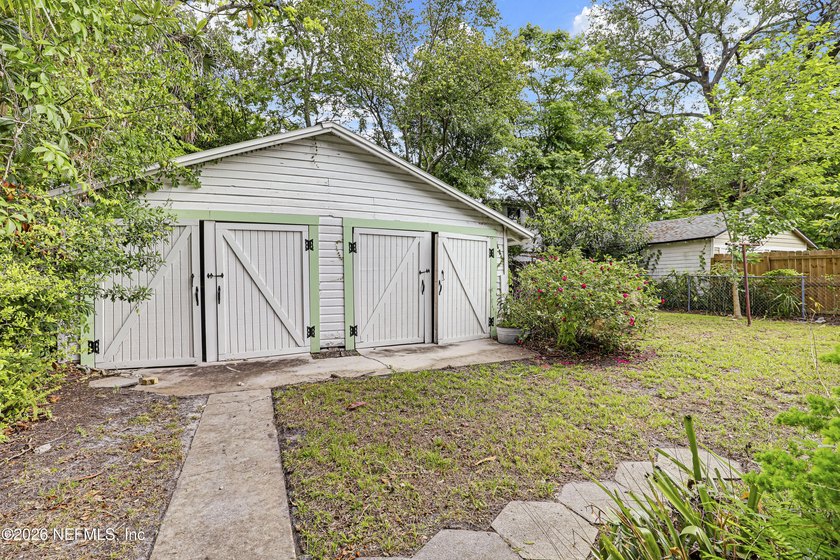 **INVESTOR SPECIAL**UPDATED***GREAT LOCATION** Welcome home to - photo 6