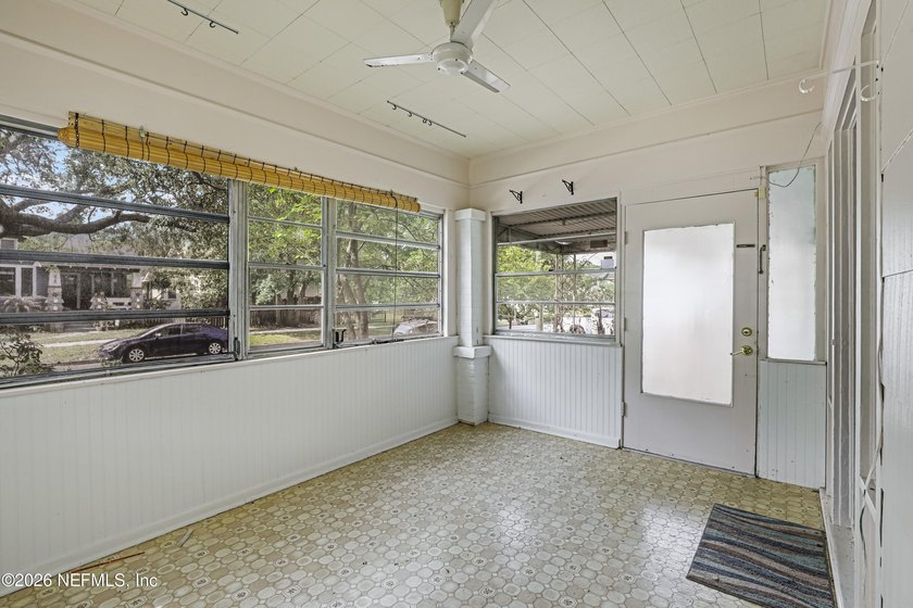 **INVESTOR SPECIAL**UPDATED***GREAT LOCATION** Welcome home to - photo 9
