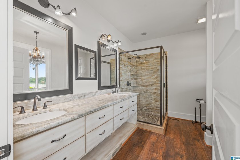 Sellers are taking a loss! This custom-built home with - photo 32