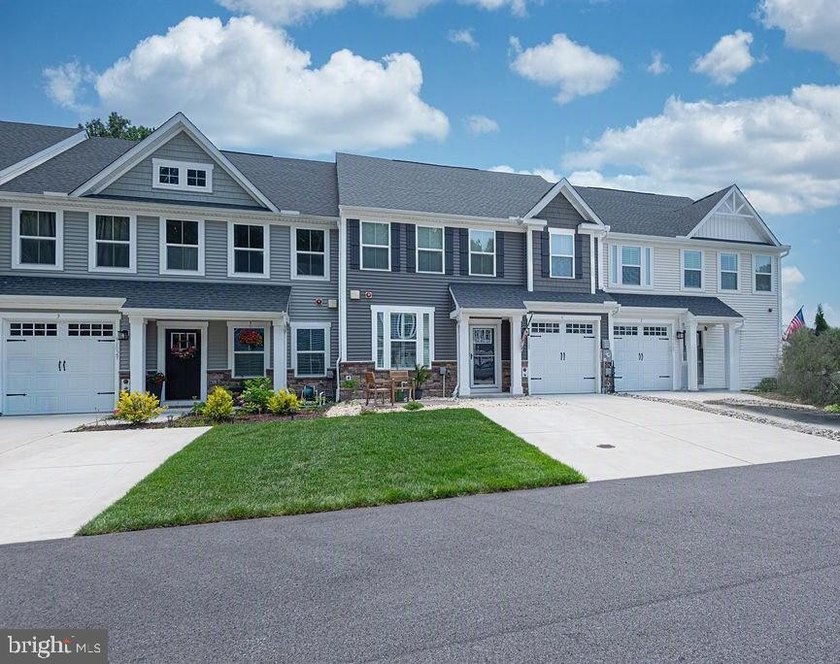Welcome to 11029 Augusta Lane #4 in the prestigious River Run - photo 3