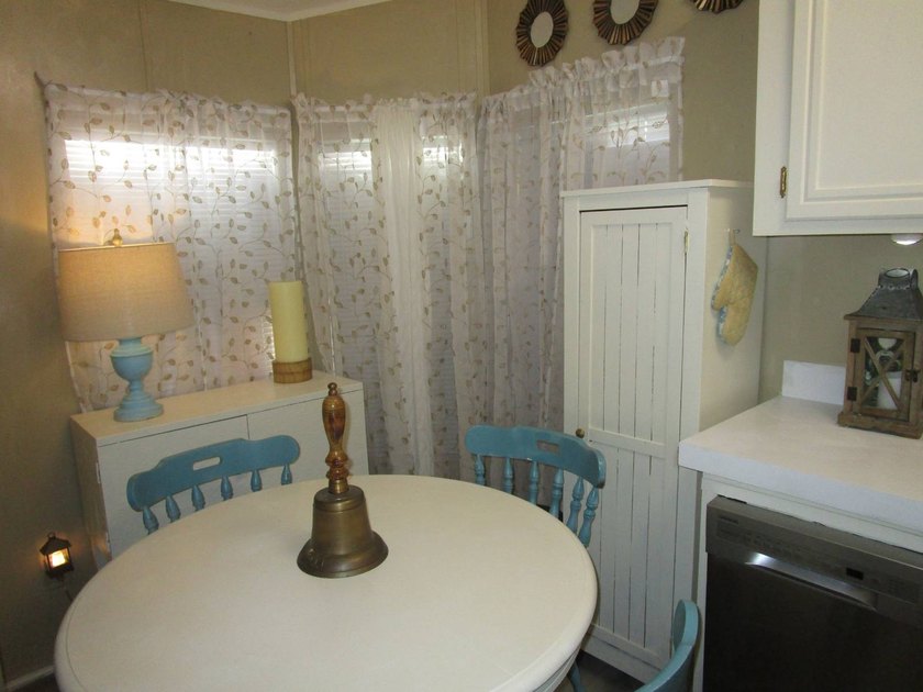 Freshly painted and move-in ready, this charming 2BD/1BA - photo 5