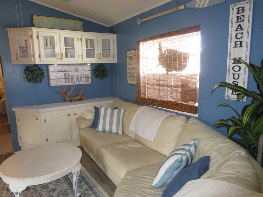Freshly painted and move-in ready, this charming 2BD/1BA - photo 6