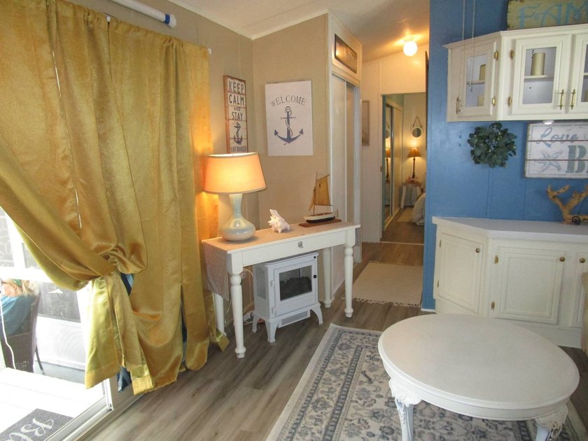 Freshly painted and move-in ready, this charming 2BD/1BA - photo 7