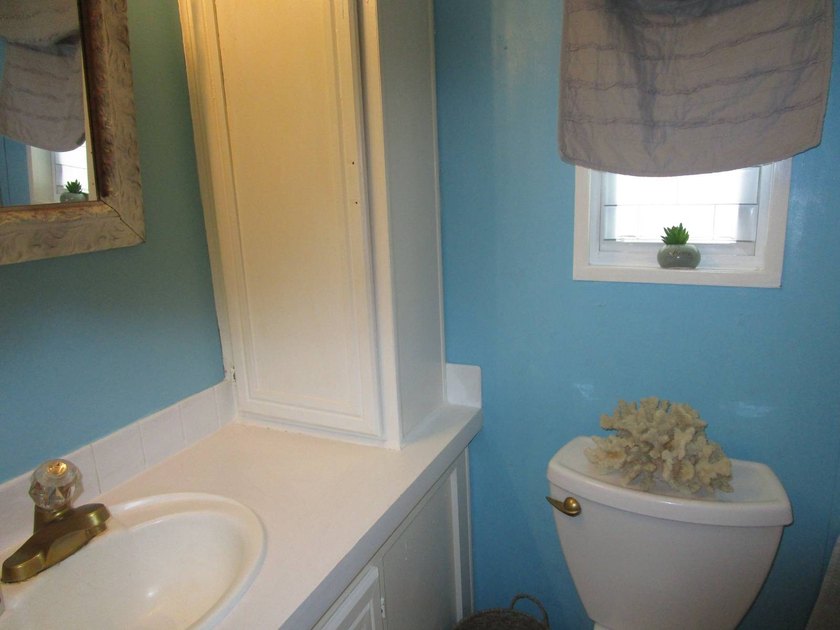 Freshly painted and move-in ready, this charming 2BD/1BA - photo 9