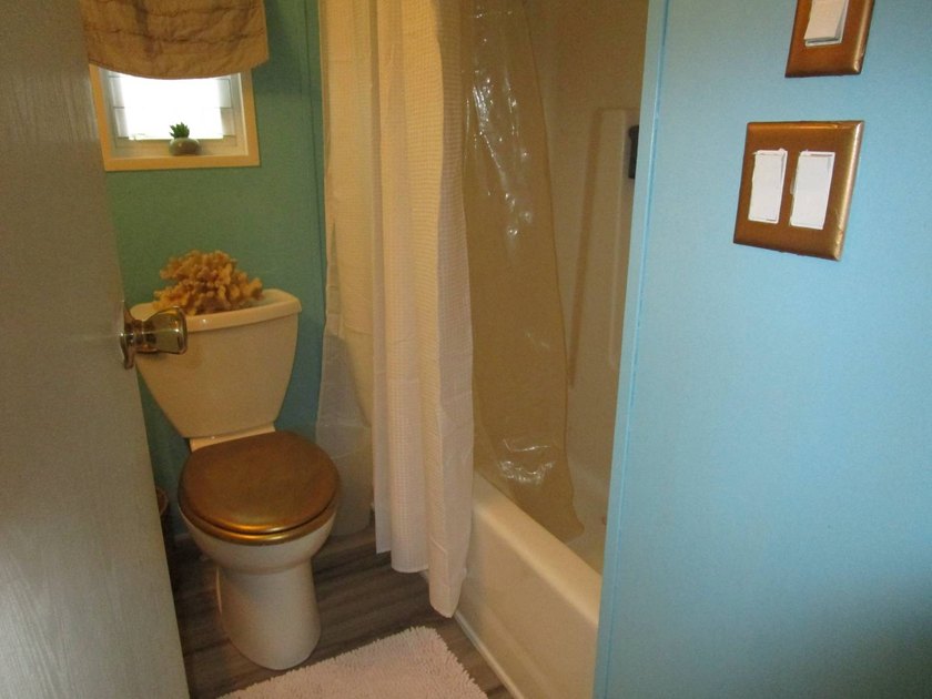 Freshly painted and move-in ready, this charming 2BD/1BA - photo 10