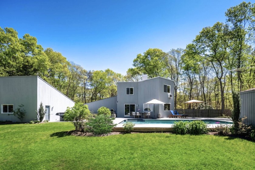 Beautifully renovated and move-in ready, this Westhampton - photo 17