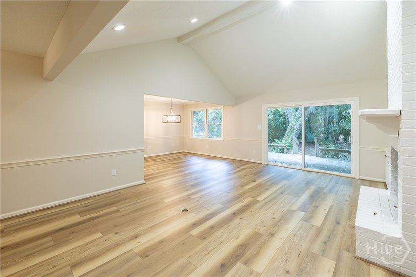 Welcome to One-Level, Easy, Lifestyle living in The Landings!! - photo 5