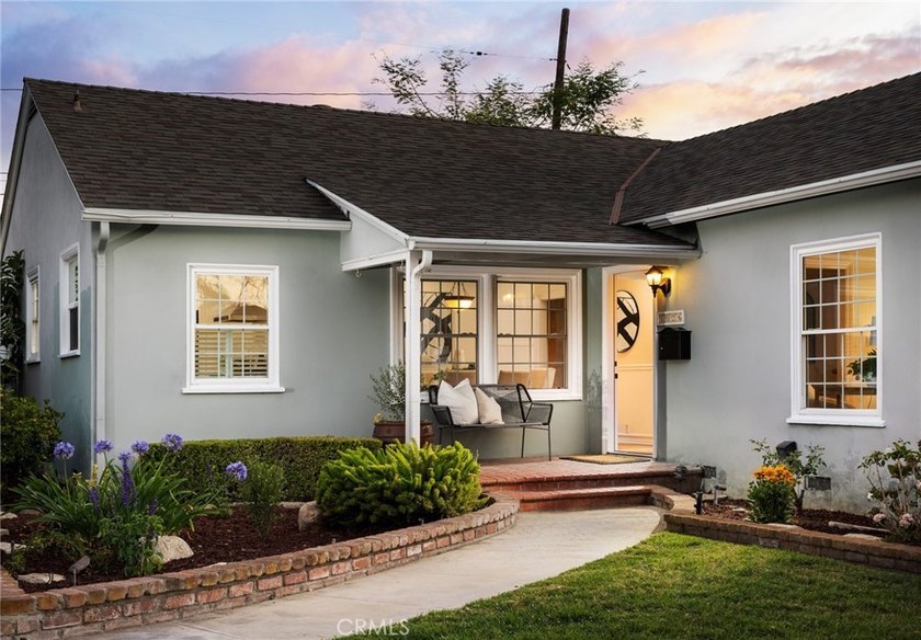*Single level *2 car garage *Floral Park *Remodeled. Nestled in - photo 2