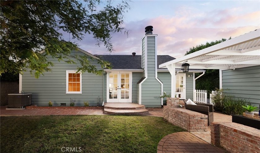 *Single level *2 car garage *Floral Park *Remodeled. Nestled in - photo 3