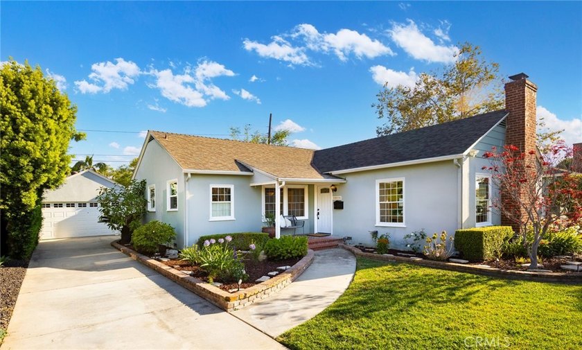 *Single level *2 car garage *Floral Park *Remodeled. Nestled in - photo 7