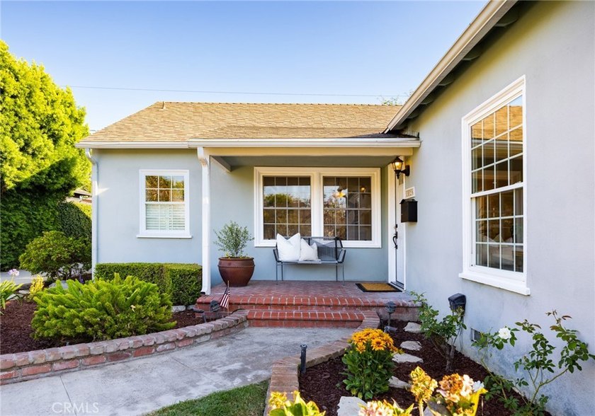 *Single level *2 car garage *Floral Park *Remodeled. Nestled in - photo 8