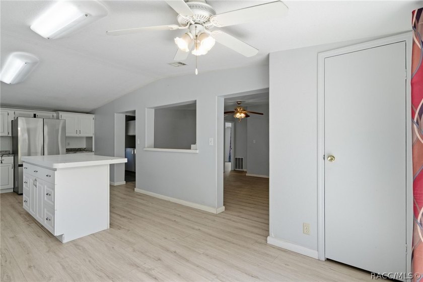 Homosassa!!! 3-bedroom 2 bath triple wide mobile home situated - photo 16