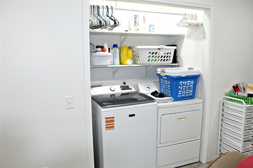Escape to the lake without sacrificing comfort! This - photo 16