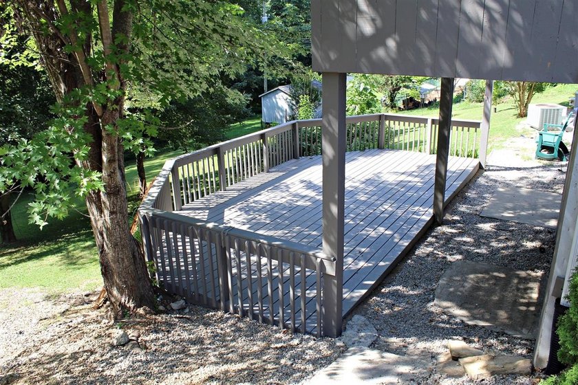 Escape to the lake without sacrificing comfort! This - photo 26