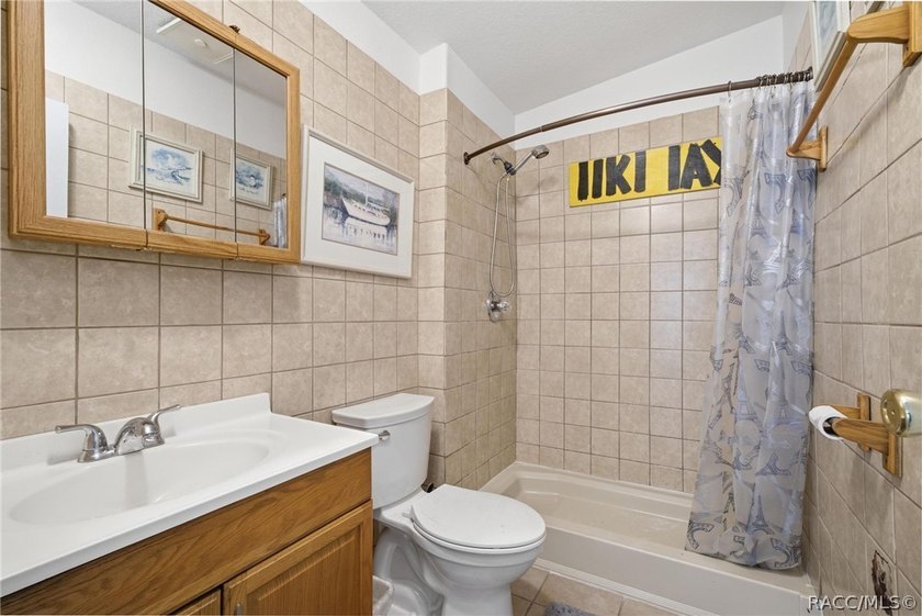 Homosassa!!! 3-bedroom 2 bath triple wide mobile home situated - photo 28