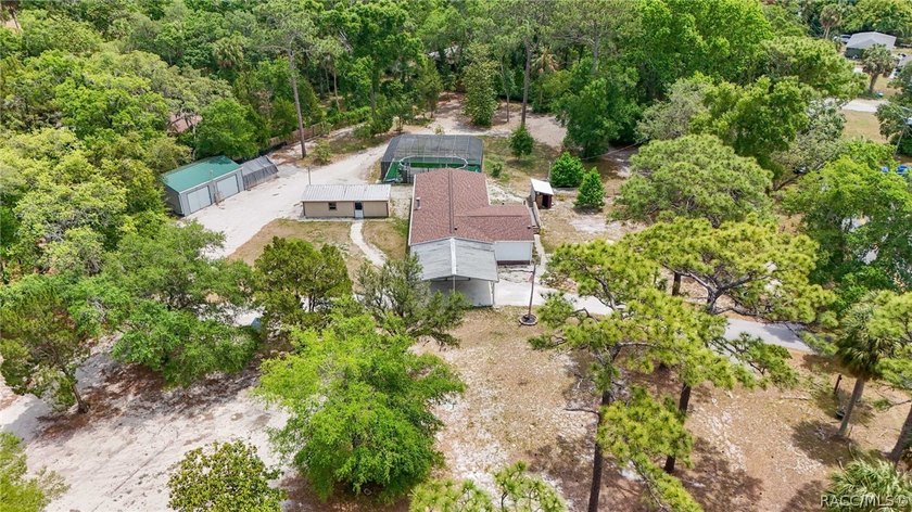 Homosassa!!! 3-bedroom 2 bath triple wide mobile home situated - photo 48