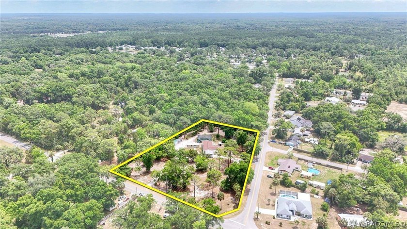 Homosassa!!! 3-bedroom 2 bath triple wide mobile home situated - photo 50