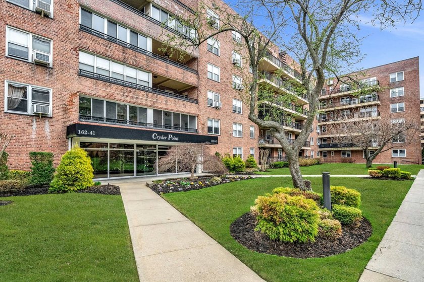Welcome to Cryder Point. This sun-filled 1-bedroom, 1-bath co-op - photo 15