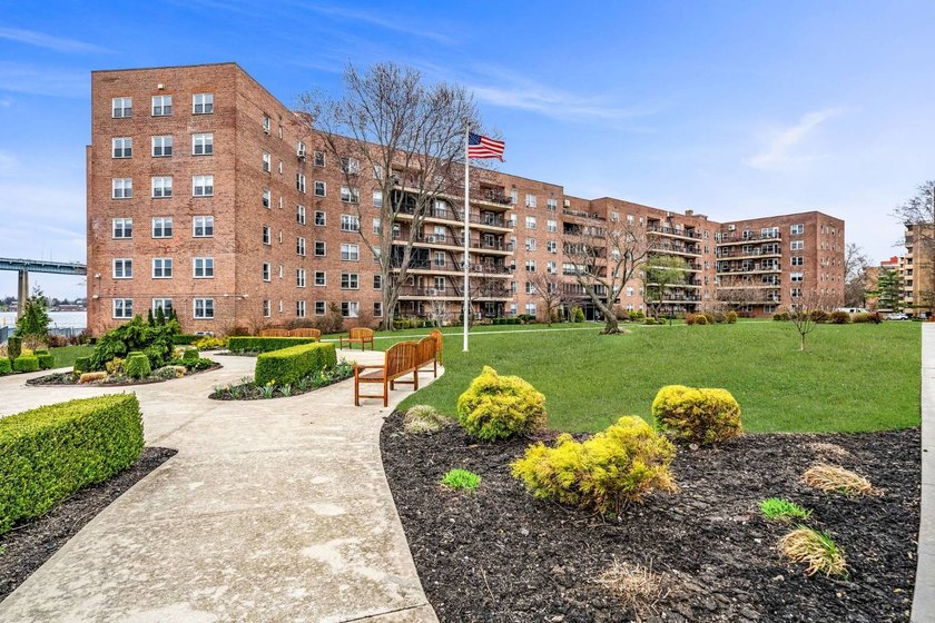 Welcome to Cryder Point. This sun-filled 1-bedroom, 1-bath co-op - photo 30
