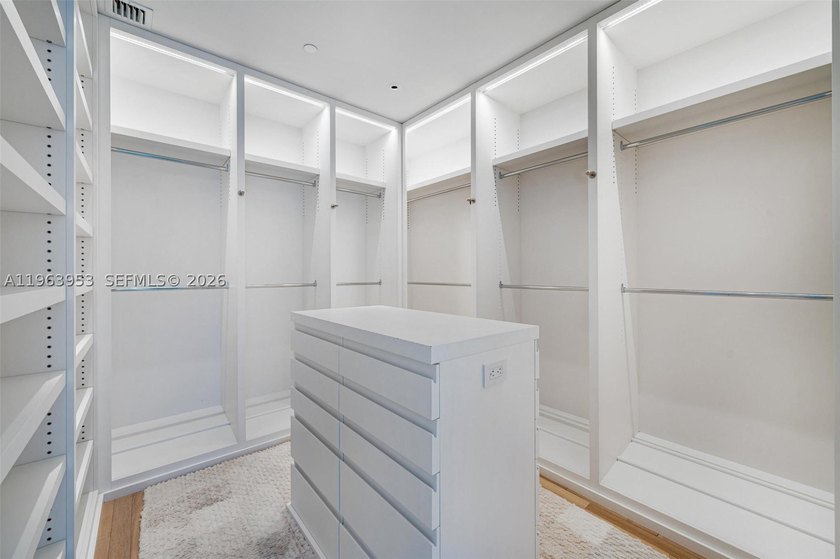 The EDITION Miami Beach offers a rare blend of scale, privacy - photo 31