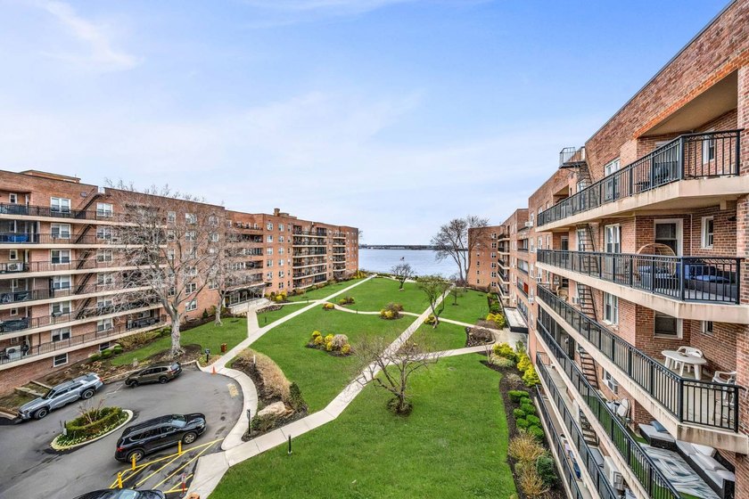 Welcome to Cryder Point. This sun-filled 1-bedroom, 1-bath co-op - photo 32