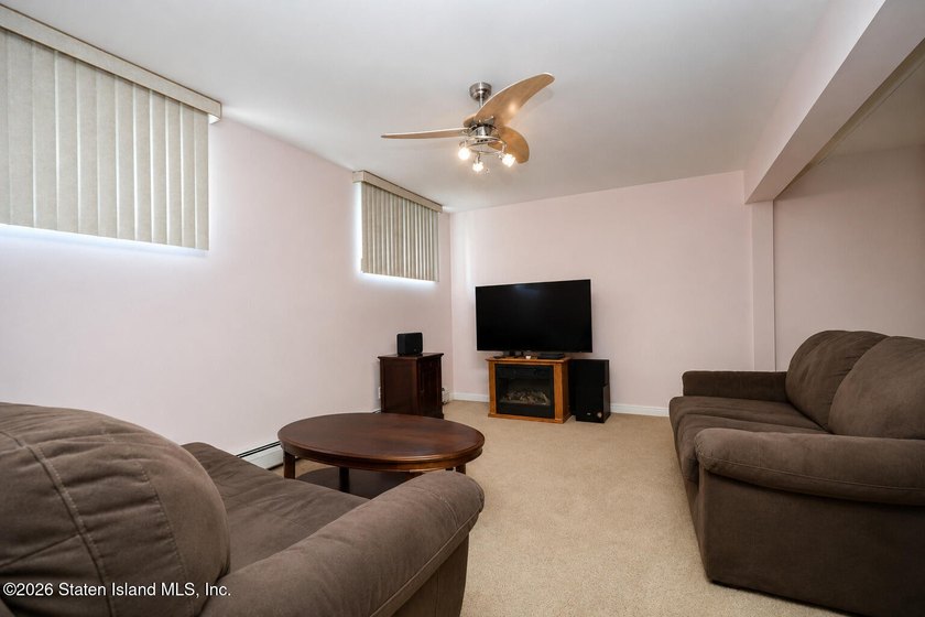 This gorgeous 2-family, 4-bedroom, 3-bathroom, side-hall - photo 35