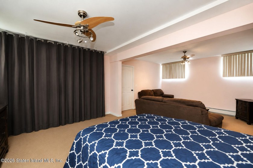 This gorgeous 2-family, 4-bedroom, 3-bathroom, side-hall - photo 38