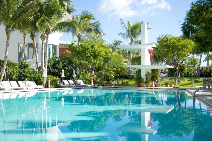 The EDITION Miami Beach offers a rare blend of scale, privacy - photo 41