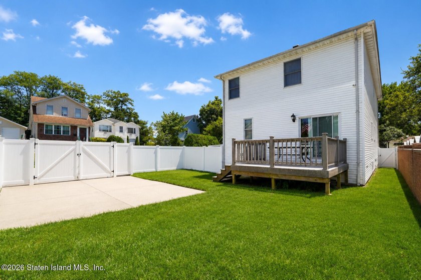 This gorgeous 2-family, 4-bedroom, 3-bathroom, side-hall - photo 41