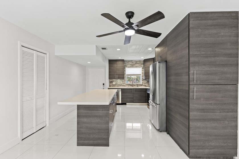 Rarely available! This stunning 2-bedroom, 2-bath corner unit in - photo 5