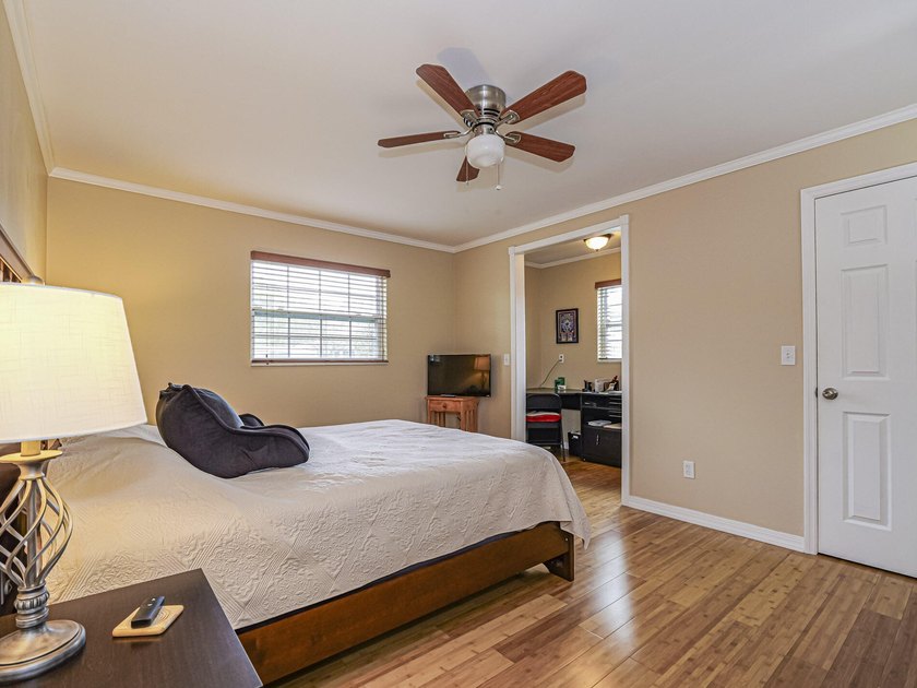 Welcome to this charming 2/2 home in the heart of Sebastian - photo 21