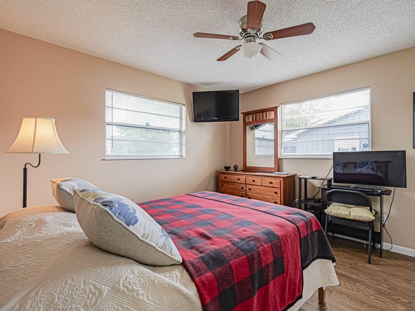 Welcome to this charming 2/2 home in the heart of Sebastian - photo 28