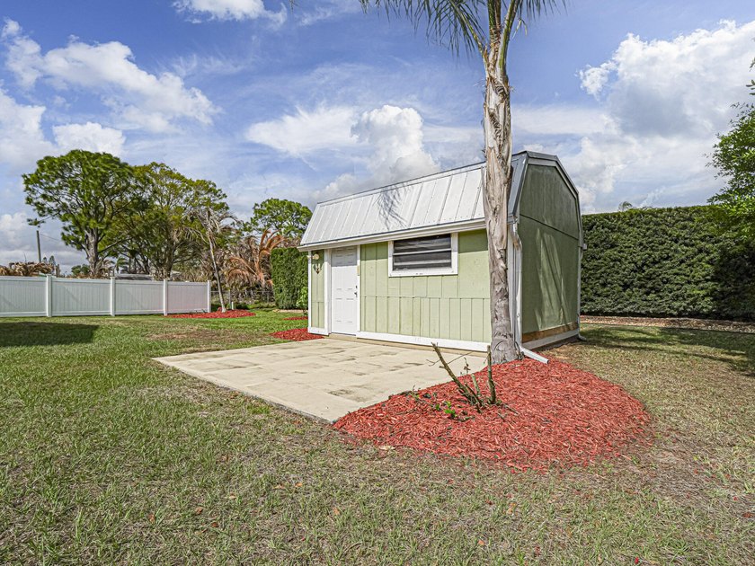 Welcome to this charming 2/2 home in the heart of Sebastian - photo 33