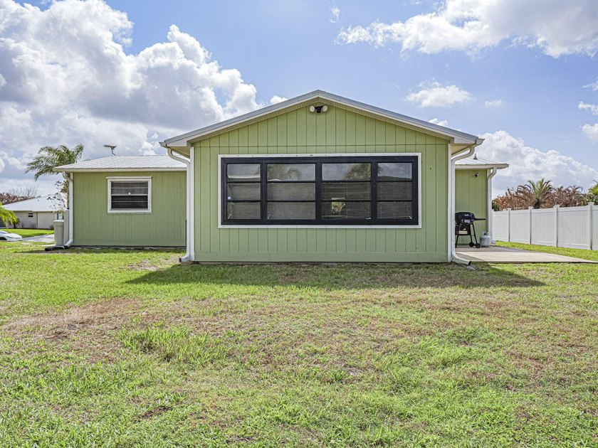 Welcome to this charming 2/2 home in the heart of Sebastian - photo 37