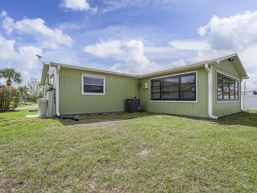 Welcome to this charming 2/2 home in the heart of Sebastian - photo 38
