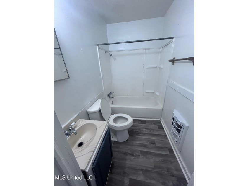 Great opportunity for investors! Updated home located on a quiet - photo 9