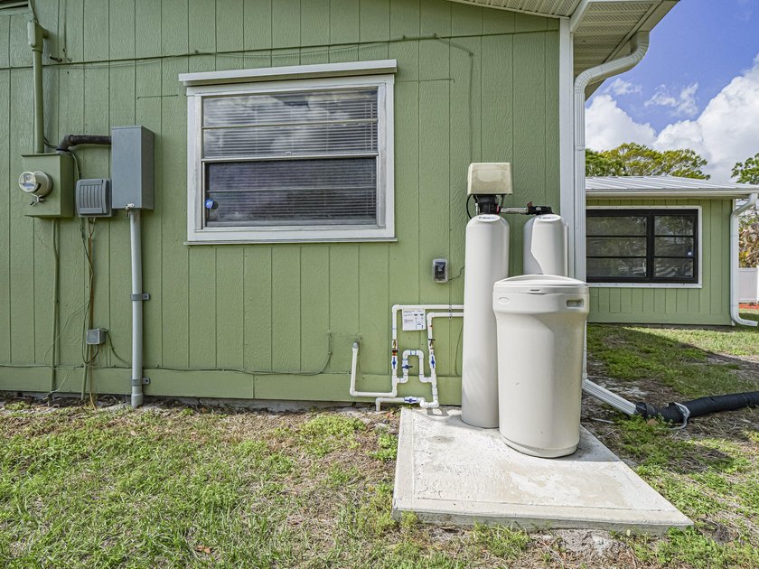Welcome to this charming 2/2 home in the heart of Sebastian - photo 39