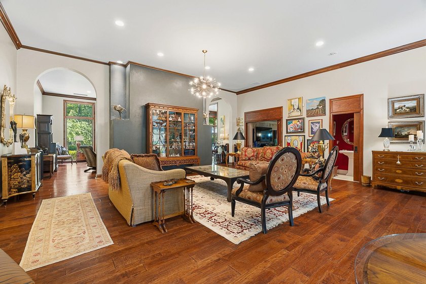 Welcome to 325 Lanham Circle, where timeless Southern elegance - photo 10