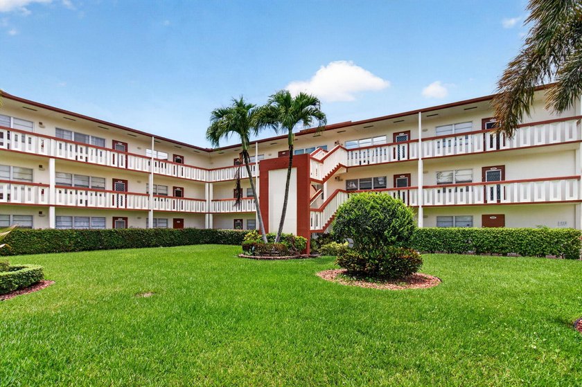 Located on the third and top floor with no neighbors above and - photo 4