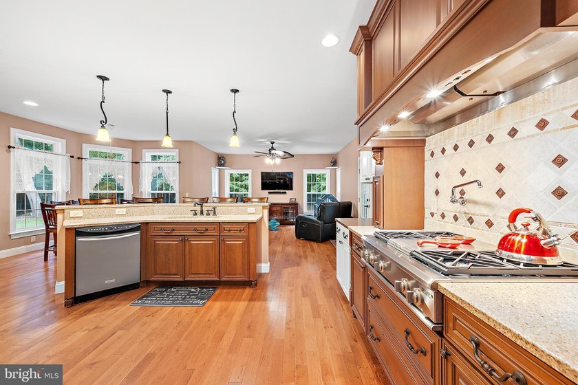 Escape to your own private retreat on 5.41 acres while enjoying - photo 9