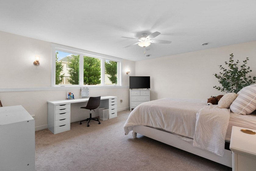 This is the one you've been waiting for. Wake up to sweeping - photo 50