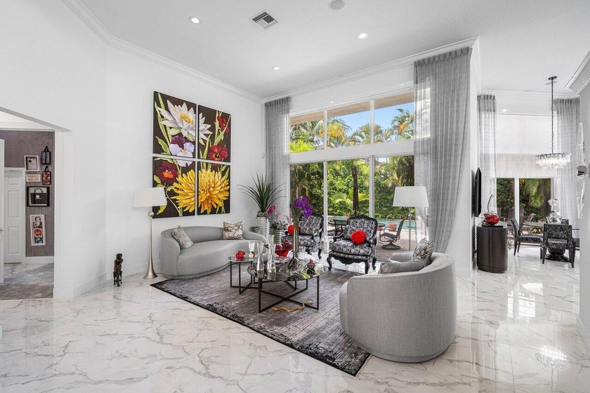 Stunning remodeled 3 BD plus office, 2.5 BA residence in - photo 8