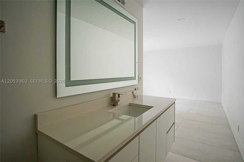Beautifully maintained townhome in Pine Island Ridge (Woodvale) - photo 17