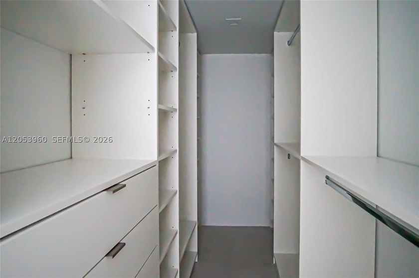 Beautifully maintained townhome in Pine Island Ridge (Woodvale) - photo 19