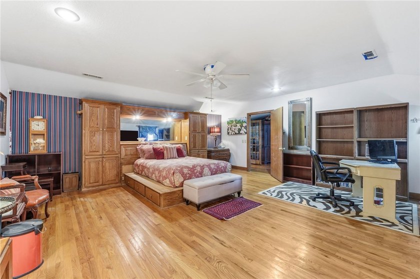 Priced substantially below appraisal!! Extraordinary investment - photo 14