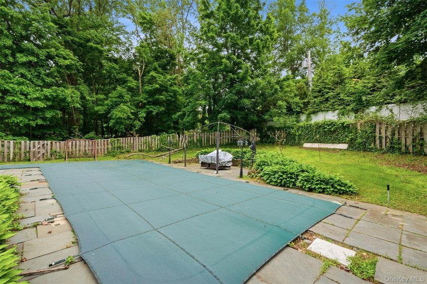 Welcome to this wonderful home, where comfort, elegance, and - photo 11